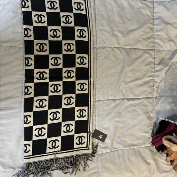 reversible, Chanel scarf  - Picture 2 of 5